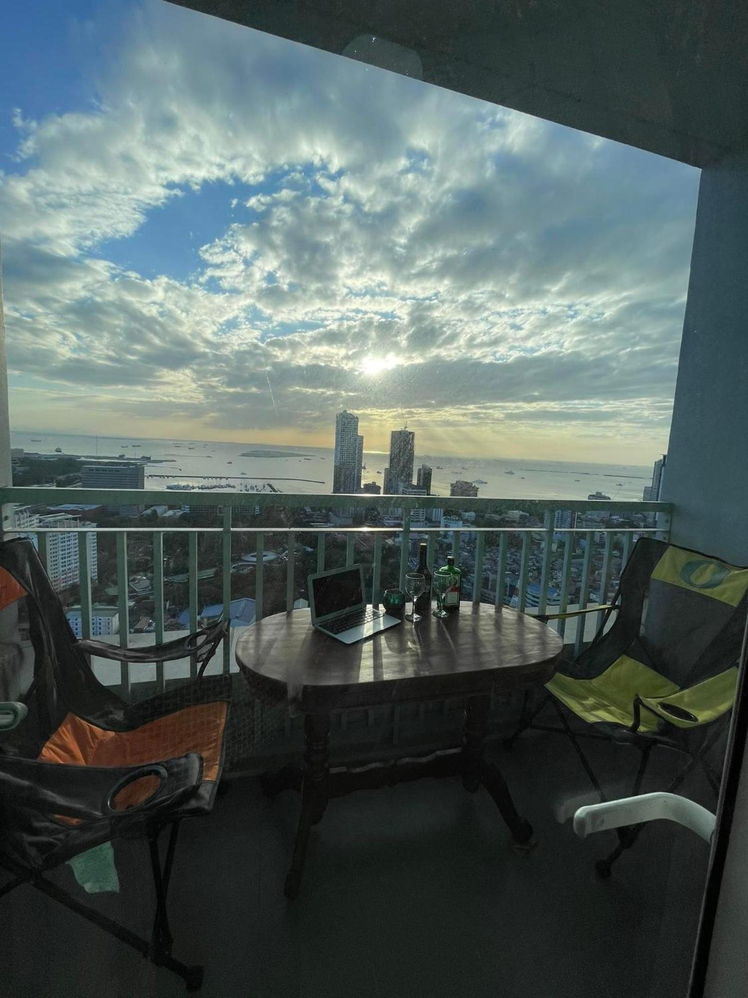 Apartemen studio 16 m² dengan 1 kamar mandi pribadi di Malate Manila Bagian luar foto