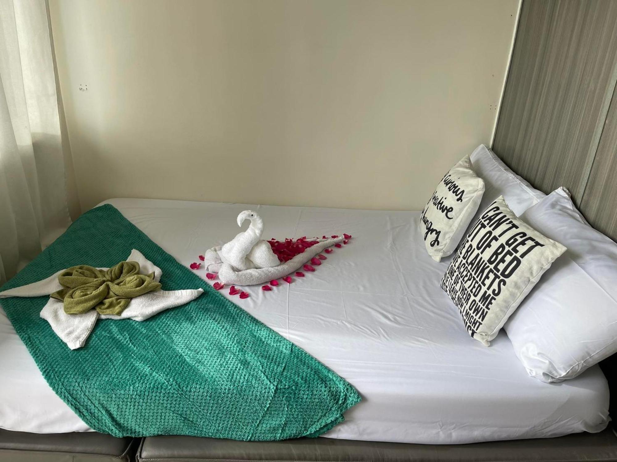 Apartemen studio 16 m² dengan 1 kamar mandi pribadi di Malate Manila Bagian luar foto